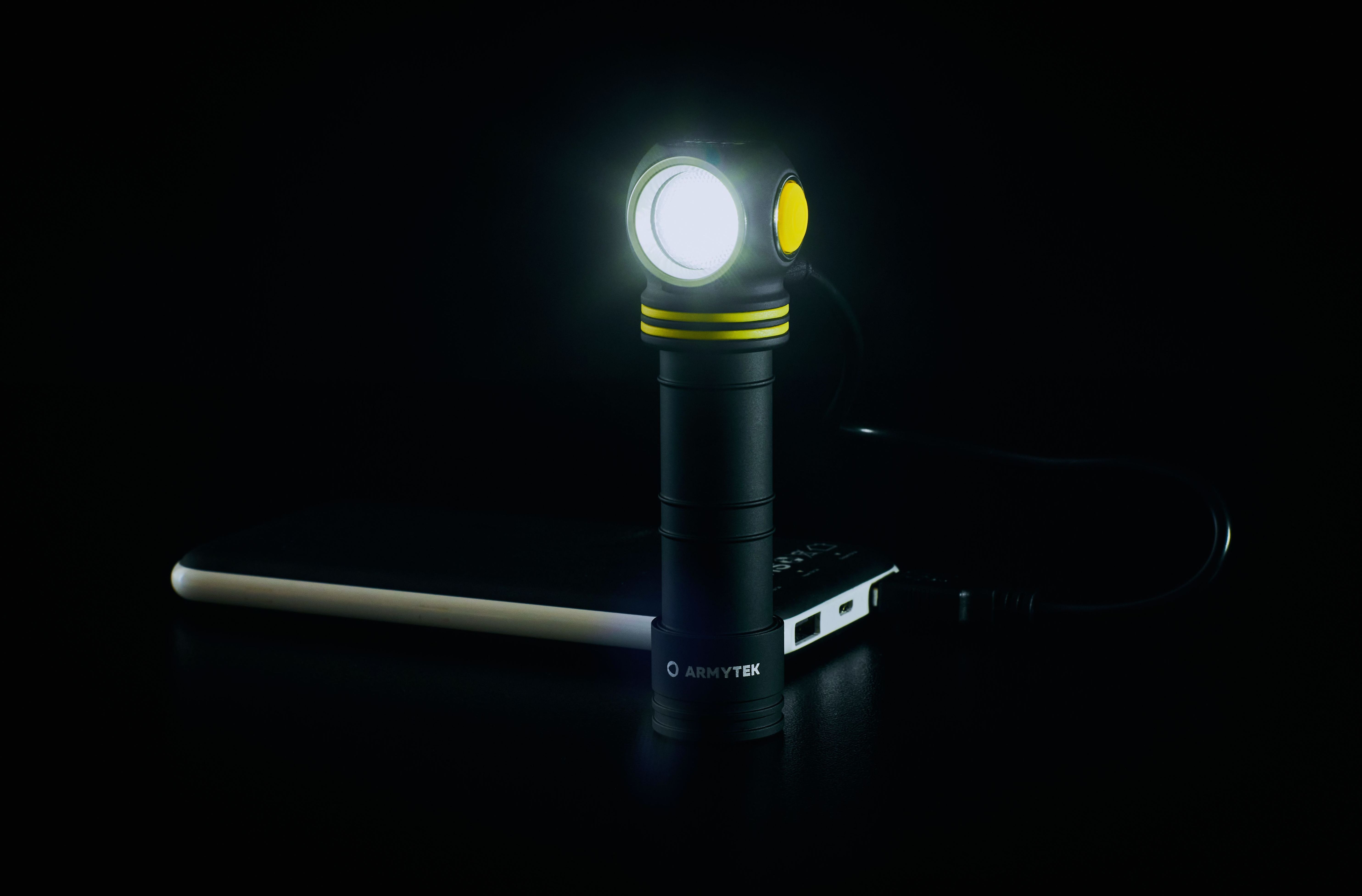Мультифонарь светодиодный Armytek Elf C2 Micro USB F05102W, 1023 люмен, тёплый свет - фото