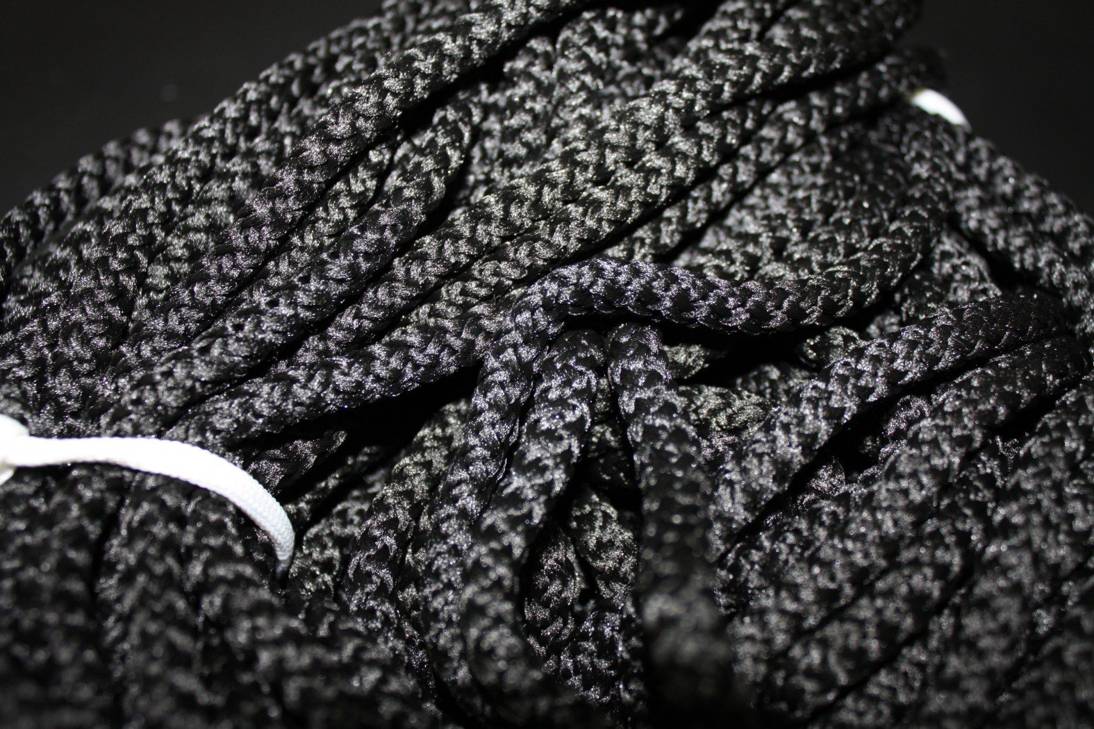 Шнур полипропиленовый 4 мм, плетеный с сердечником (черный) - фото