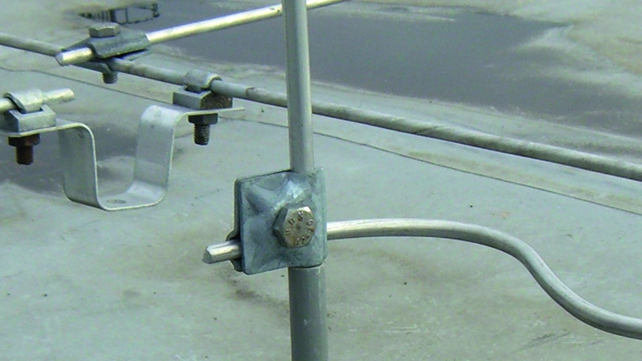 MV-клеммы с 6-гранным винтом и пружинной шайбой для круглых проводников и молниеприёмников DEHN - фото