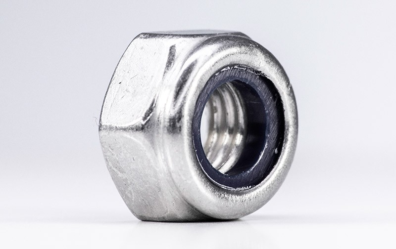 Гайка самоконтрящаяся с нейлоновым кольцом DIN 985, нержавеющая сталь А2 - фото