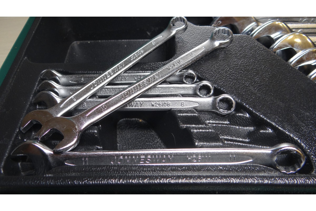 Набор ключей гаечных комбинированных в кейсе, 6-24 мм, 16 предметов Jonnesway W26116S - фото