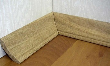 Установка деревянного плинтуса