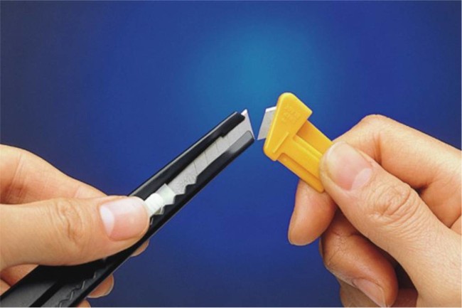 Нож металлический с автофиксатором, 18 мм OLFA OL-ML-конструкция