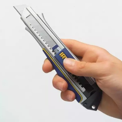 Нож с отламывающимися лезвиями 9 мм IRWIN ProTouch Snap-Off 10504555- особенности